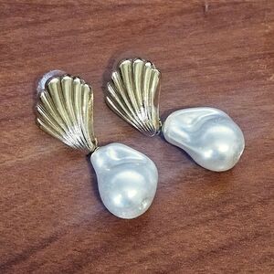 Elegant Gold and Pearl Drop Earrings